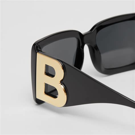 B Motif Square Frame Sunglasses in Black 